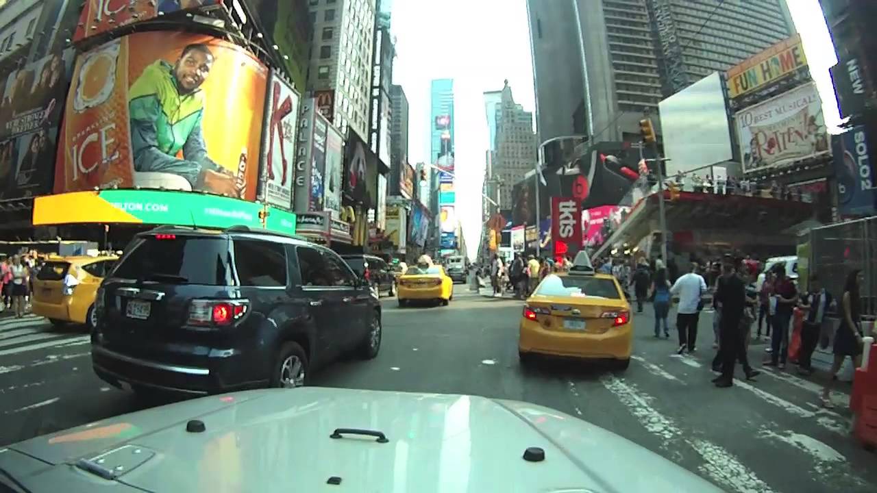 Driving Around Manhattan in 40 Minutes: A Crazy & Dangerous Stunt That Brings a Car Speed Debate